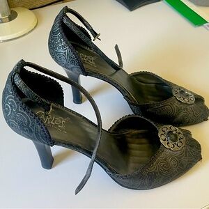 Carlos by Carlos Santana “Lavish” heel (size 10)